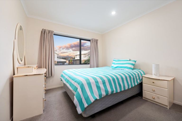 Photo of property in 13 Pyramid Place, Glen Eden, Auckland, 0602