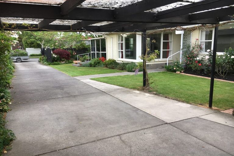 Photo of property in 51 Kent Lodge Avenue, Avonhead, Christchurch, 8042