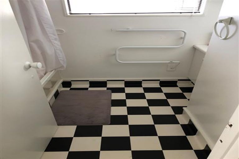 Photo of property in 2/61 Weldene Avenue, Glenfield, Auckland, 0629