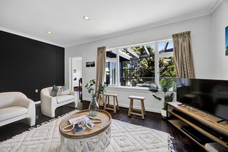 Photo of property in 290 Devon Street West, New Plymouth, 4310