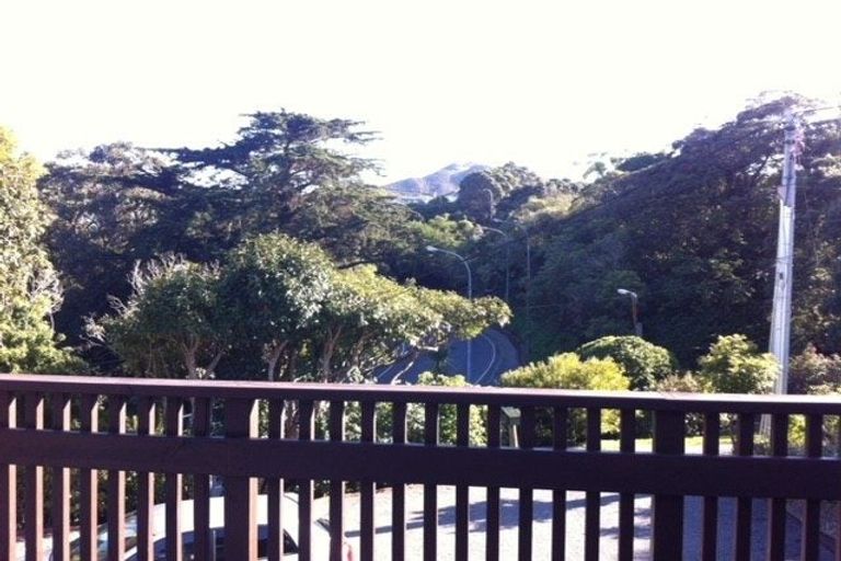 Photo of property in 33 Ngaio Gorge Road, Ngaio, Wellington, 6035