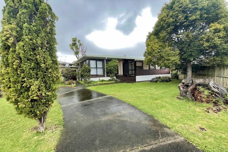 Photo of property in 2 Lendic Avenue, Henderson, Auckland, 0612
