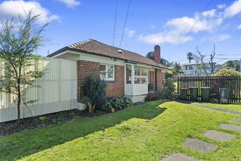 Photo of property in 4 Alloway Street, Westgate, Auckland, 0614
