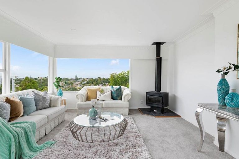 Photo of property in 20 Woodcote Drive, Glenfield, Auckland, 0629