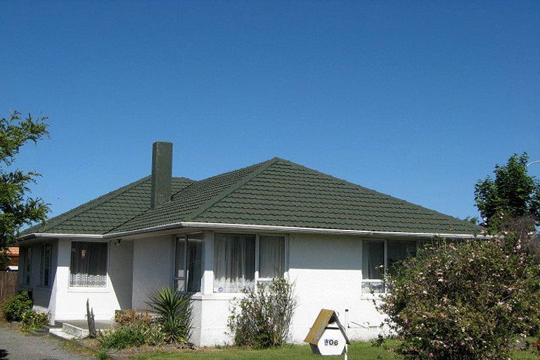 Photo of property in 406 Main North Road, Redwood, Christchurch, 8051