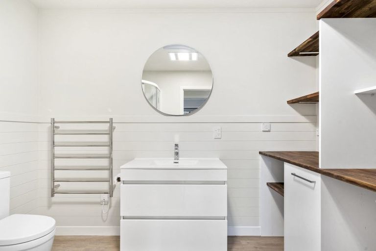 Photo of property in 42b Palmer Crescent, Silverstream, Upper Hutt, 5019