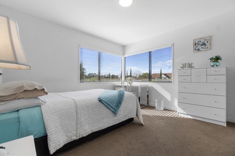 Photo of property in 32 Madill Road, St Andrews, Hamilton, 3200