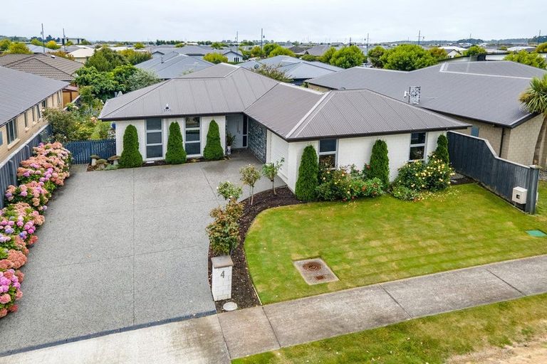 Photo of property in 4 Puaka Street, Pegasus, 7612