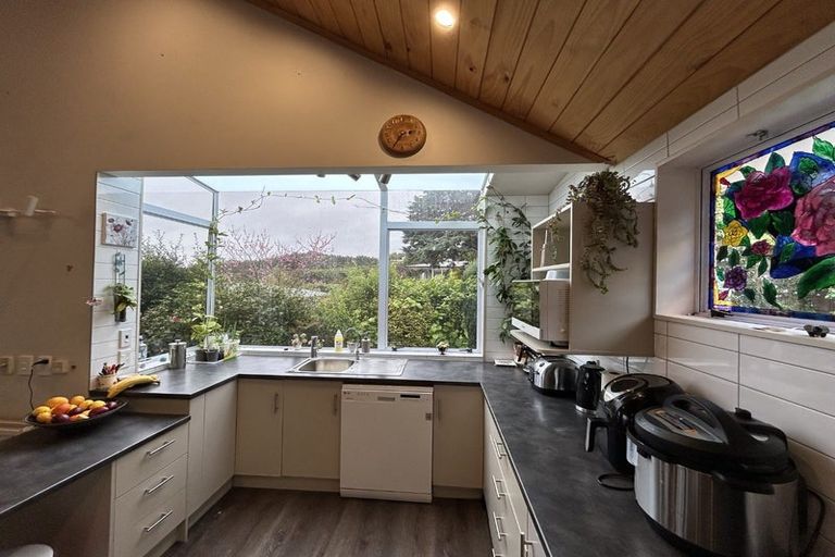 Photo of property in 49 Kakariki Grove, Waikanae, 5036