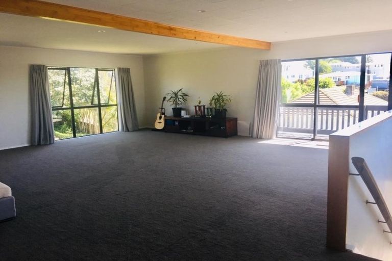 Photo of property in 17 Derby Place, Cannons Creek, Porirua, 5024
