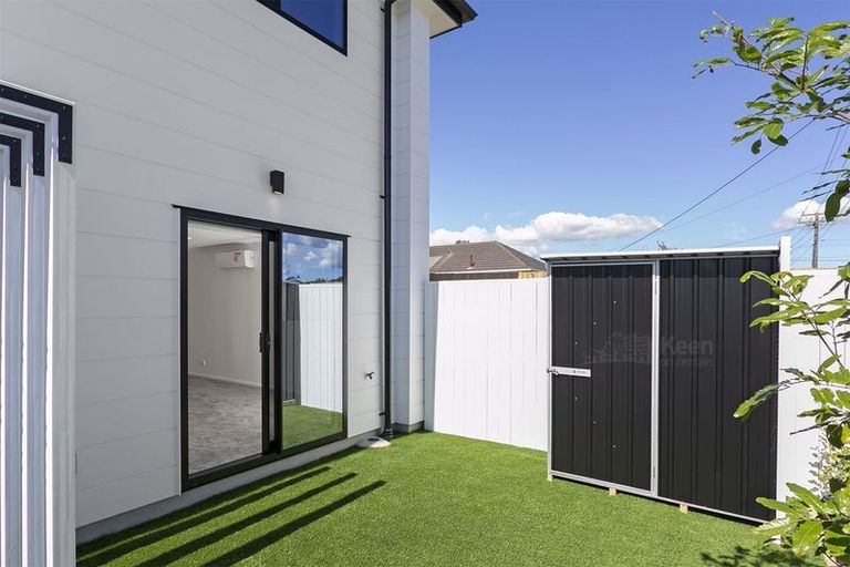 Photo of property in 1/21 Karamu Street, Te Atatu Peninsula, Auckland, 0610