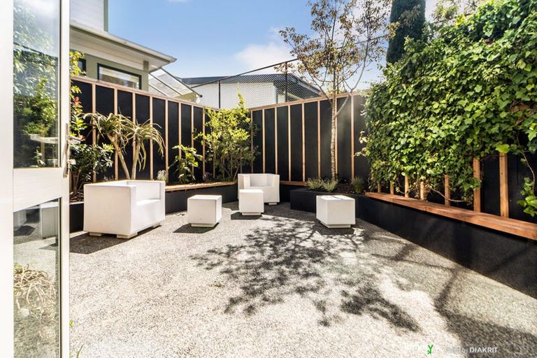 Photo of property in 35b Hobson Crescent, Thorndon, Wellington, 6011
