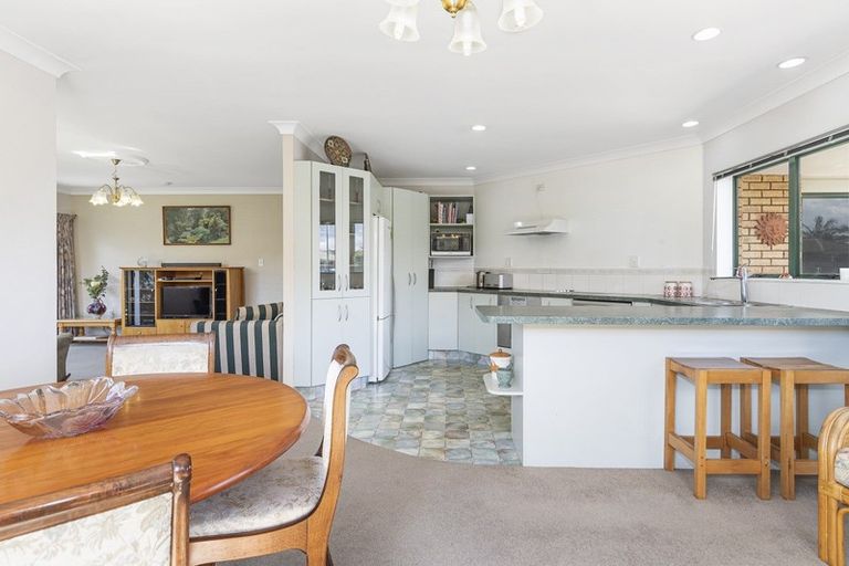 Photo of property in 10 James Henry Avenue, Papamoa Beach, Papamoa, 3118