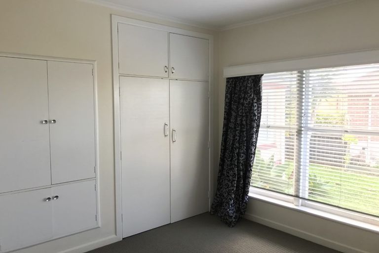 Photo of property in 12 Tiroroa Avenue, Te Atatu South, Auckland, 0610