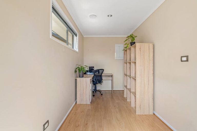 Photo of property in 16 Gavinike Place, Waimauku, 0812