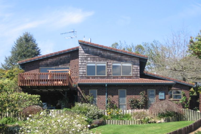 Photo of property in 32 Wychwood Crescent, Springfield, Rotorua, 3015