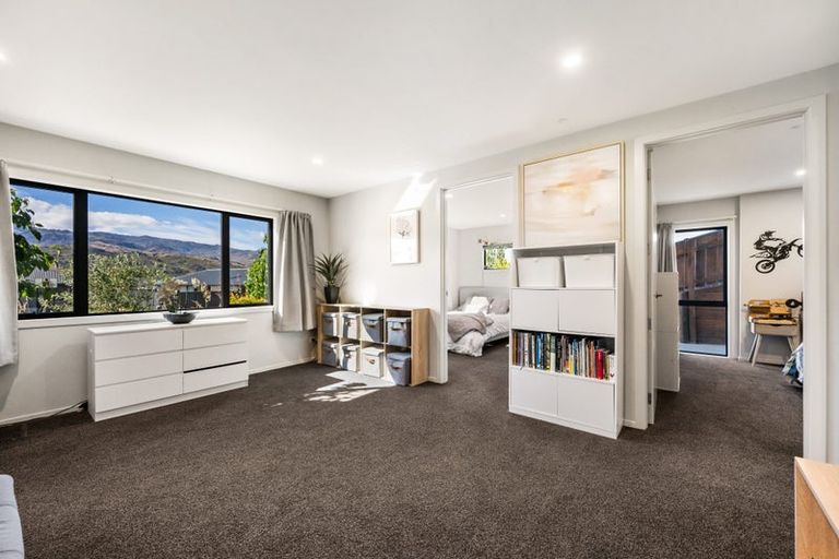 Photo of property in 71 Stratford Drive, Mount Pisa, Cromwell, 9383