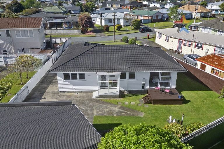 Photo of property in 33 Rosebank Avenue, Avalon, Lower Hutt, 5011