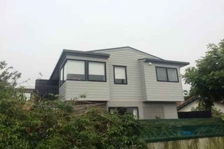 Photo of property in 1/12 Hebron Road, Waiake, Auckland, 0630