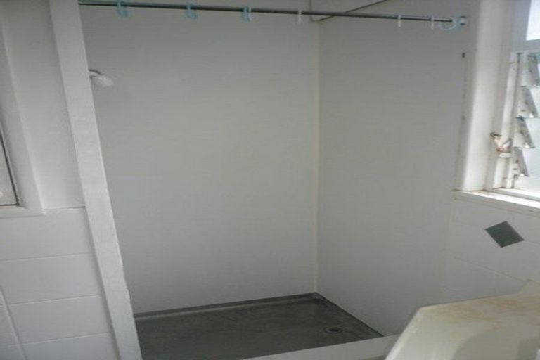 Photo of property in 17 Kelston Street, New Lynn, Auckland, 0600