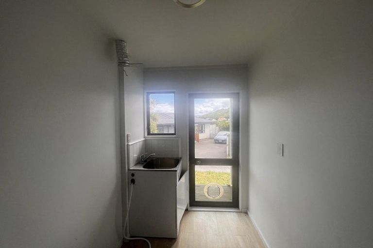 Photo of property in 17 Jasmine Grove, Maungaraki, Lower Hutt, 5010