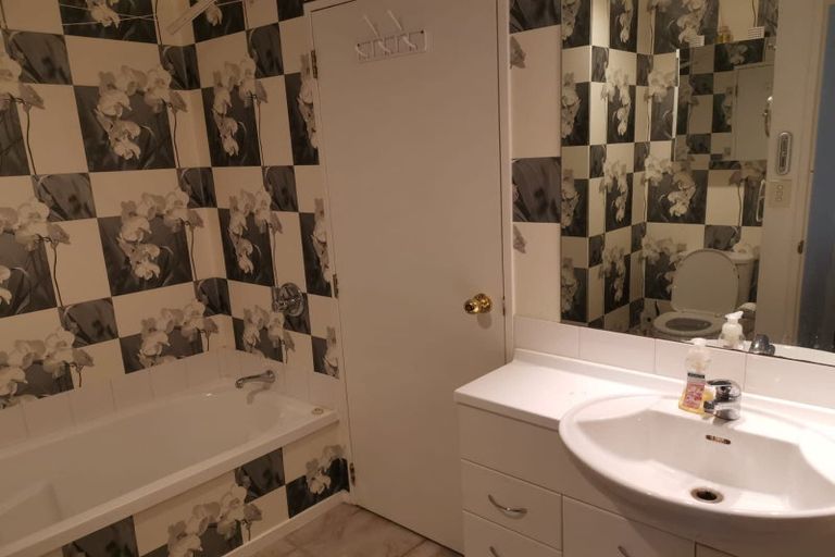 Photo of property in Tuscany Towers, 30/1 Ambrico Place, New Lynn, Auckland, 0600