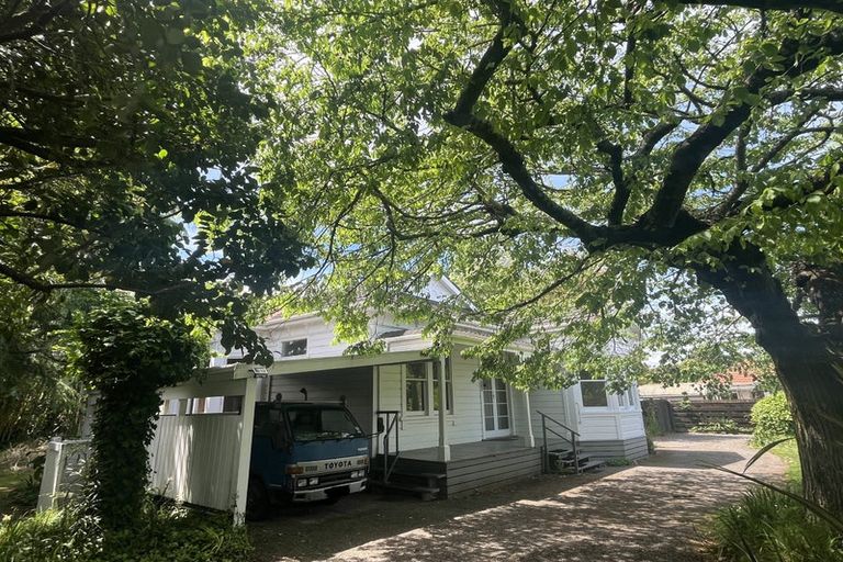 Photo of property in 21 Pahiatua Street, Hokowhitu, Palmerston North, 4410