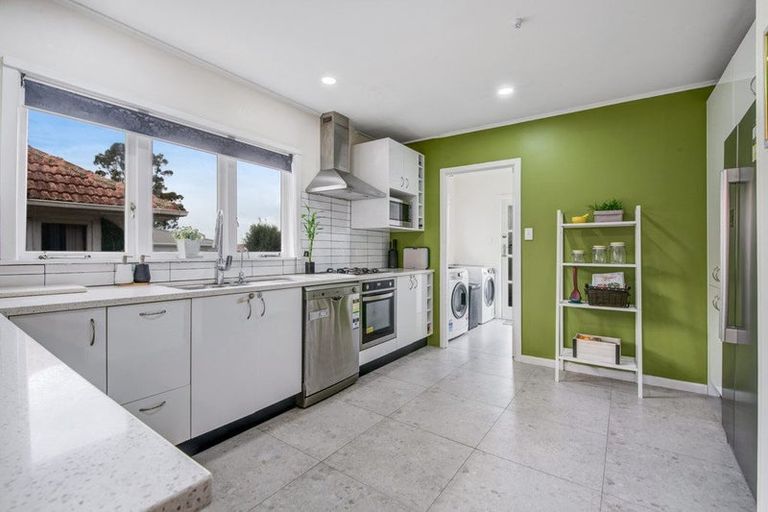 Photo of property in 1/73 Chivalry Road, Glenfield, Auckland, 0629