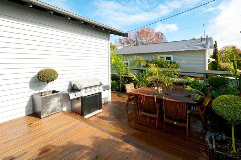 Photo of property in 1/3 Alma Road, Milford, Auckland, 0620