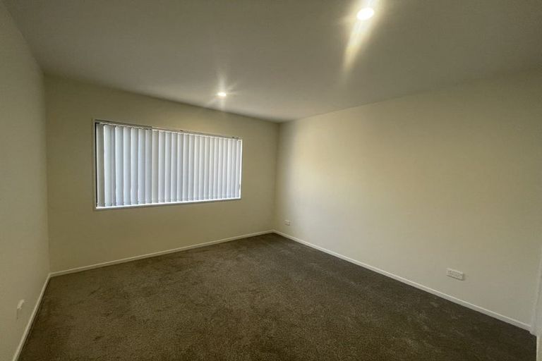 Photo of property in 16 Blue Way, Glendene, Auckland, 0602