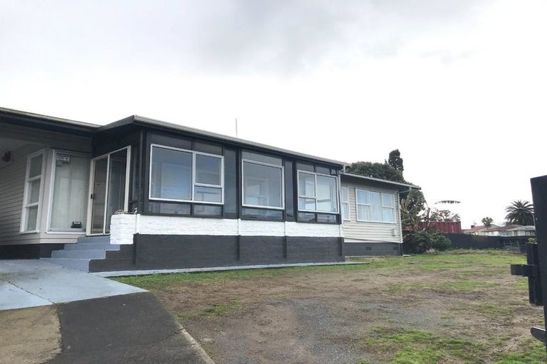 Photo of property in 66 Sunlands Drive, Manurewa, Auckland, 2102