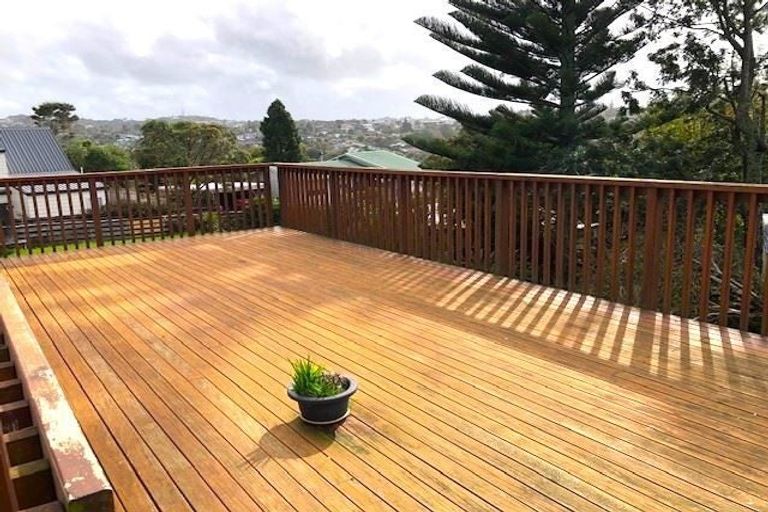 Photo of property in 17 Holt Avenue, Torbay, Auckland, 0630