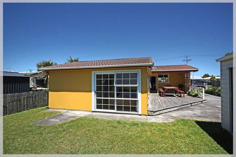 Photo of property in 9 Dewe Terrace, Foxton Beach, Foxton, 4815