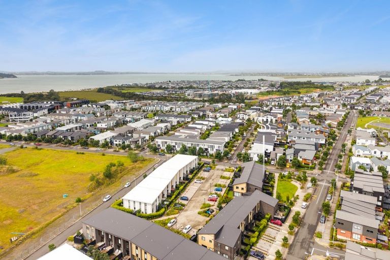 Photo of property in 74 Glidepath Road, Hobsonville, Auckland, 0616