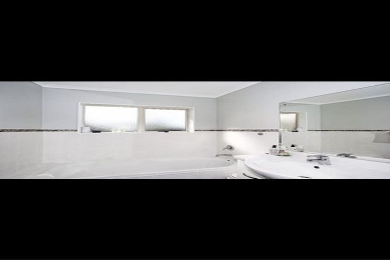 Photo of property in 12 Prado Drive, Pukekohe, 2120