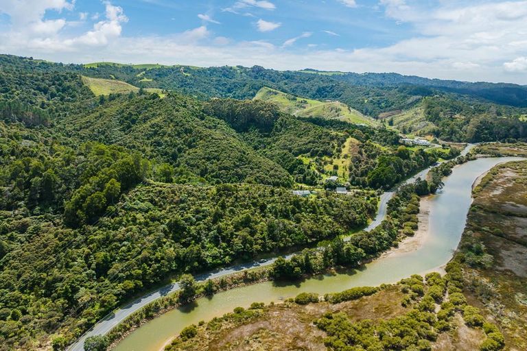 Photo of property in 1289 Ngunguru Road, Kiripaka, Whangarei, 0173