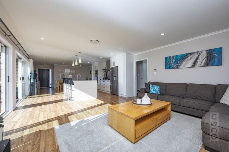 Photo of property in 14 Pohutukawa Parade, Riverhead, 0820