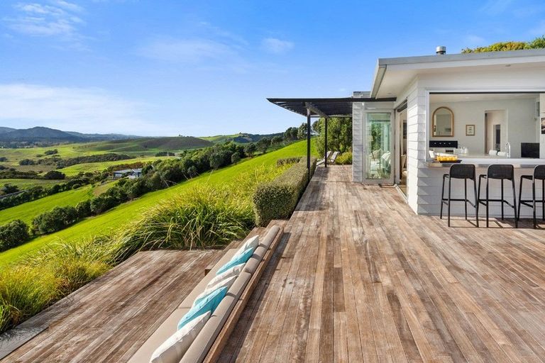 Photo of property in 21 Pa Road, Kaiwaka, 0573