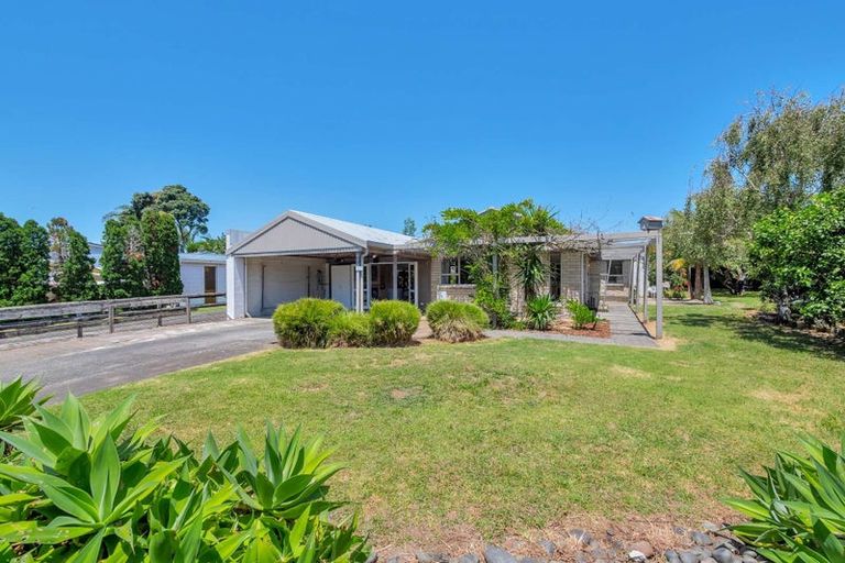 Photo of property in 9 Sealand Place, Mangere Bridge, Auckland, 2022