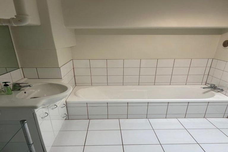 Photo of property in Stadium Garden Flats, 314/107 Thorndon Quay, Pipitea, Wellington, 6011