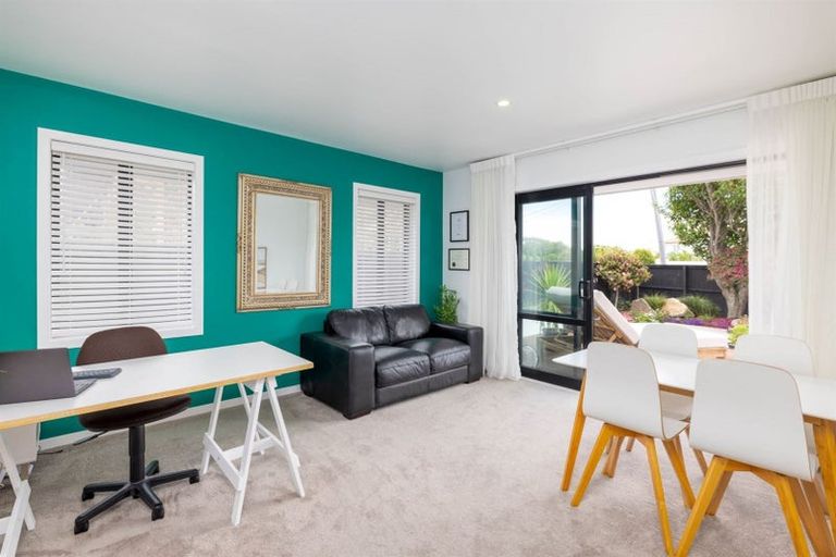 Photo of property in 87 Beachville Road, Redcliffs, Christchurch, 8081