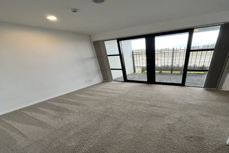 Photo of property in Apollo Apartments, 1/46g Rosedale Road, Rosedale, Auckland, 0632
