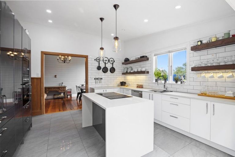 Photo of property in 13 Norfolk Rise, Waiuku, 2123