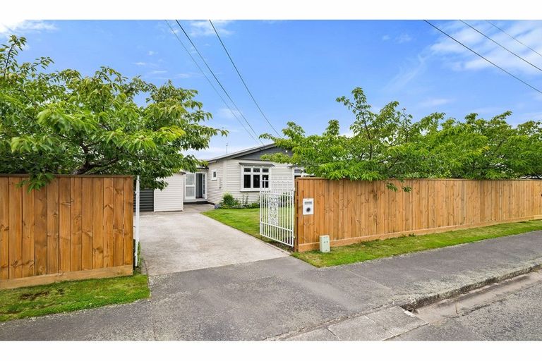 Photo of property in 6 Mortlake Street, Islington, Christchurch, 8042