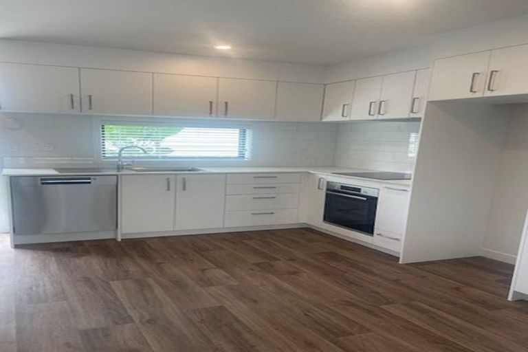 Photo of property in 22 Whakahui Lane, Mangere Bridge, Auckland, 2022