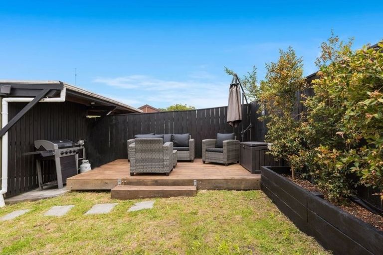 Photo of property in 1/317 Triangle Road, Massey, Auckland, 0614