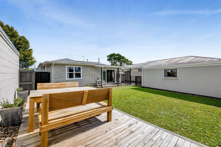 Photo of property in 9 Manu Crescent, Upper Vogeltown, New Plymouth, 4310
