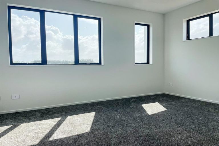 Photo of property in 6 Harikoa Way, Karaka, 2113