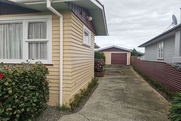 Photo of property in 10 Ellesmere Crescent, Highbury, Palmerston North, 4412
