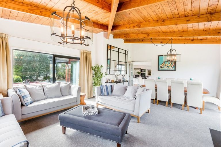 Photo of property in 143 Whangaparaoa Road, Red Beach, 0932